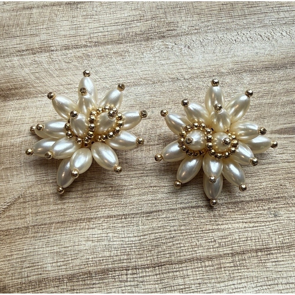 Vintage Faux Pearl‎ Flower Clip On Earrings Gold Tone Statement Bridal